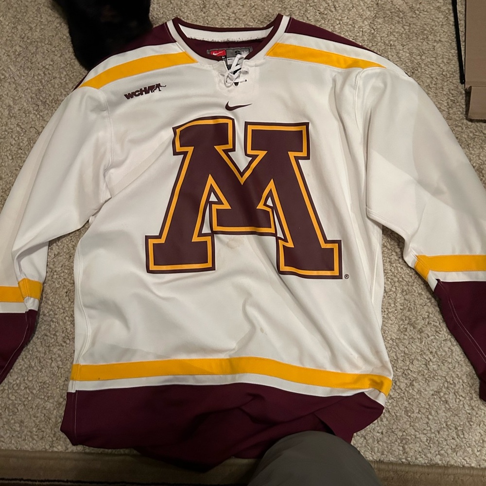 Men’s Nike University of Minnesota Gophers Hockey Jersey (S)